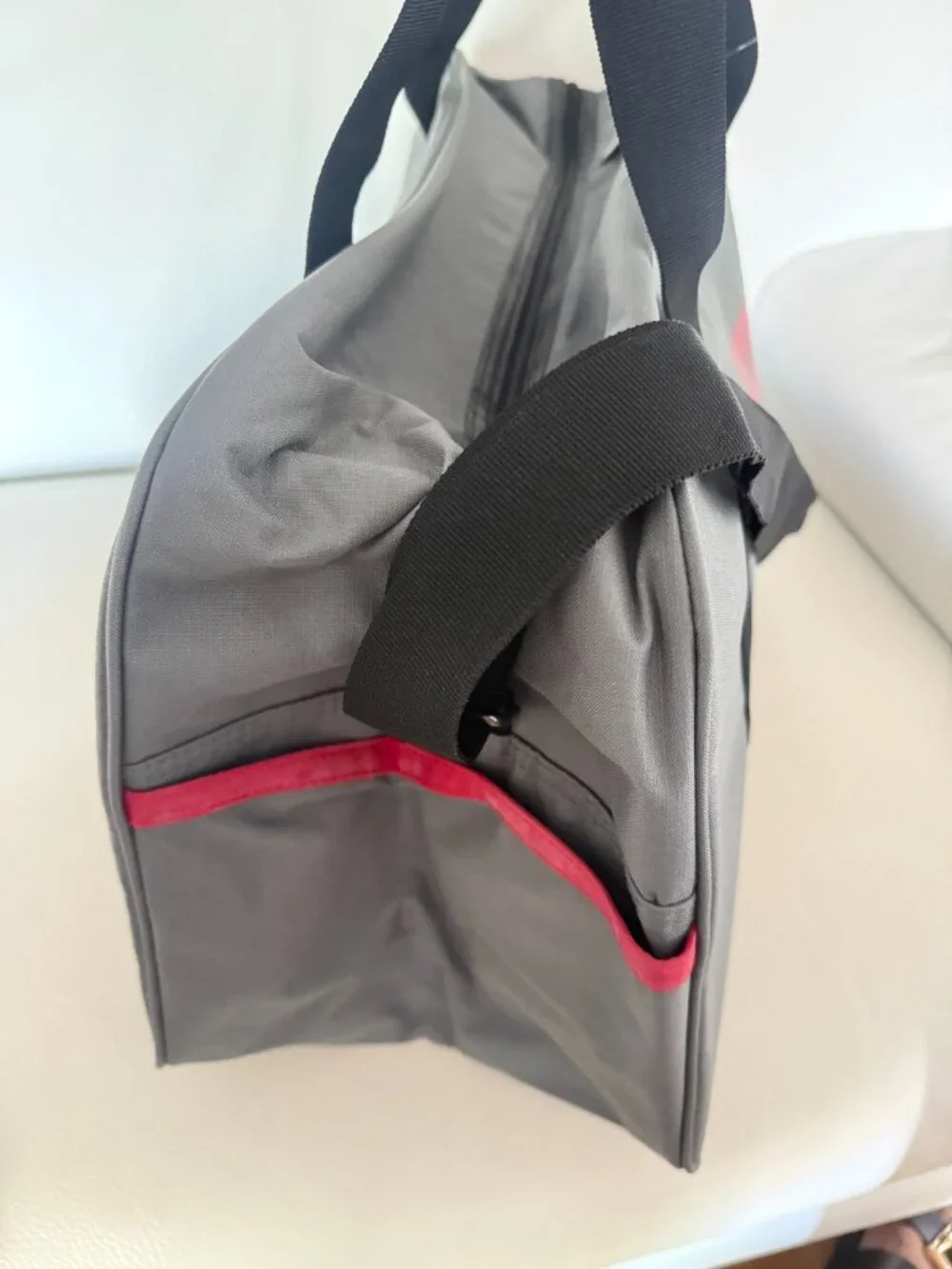 NEW HUGO BOSS PARFUMS GRAY DUFFLE BAG TRAVEL GYM WEEKENDER UNISEX